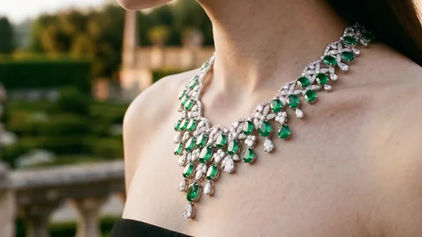 12-Shot Jewelry Vlog Ad